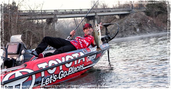 Mike Iaconelli Casting Spinning Tackle at Shoreline Cover Fishing